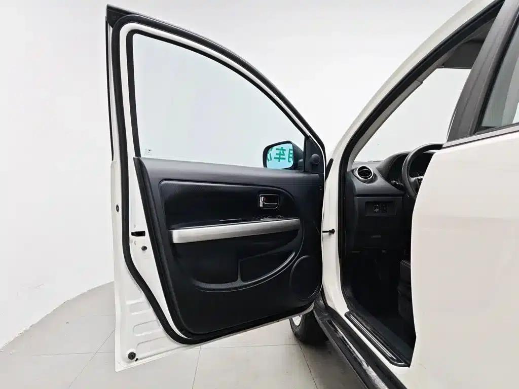 Great Wall M4 2012 1.5L Manual Deluxe Edition — миниатюра 8