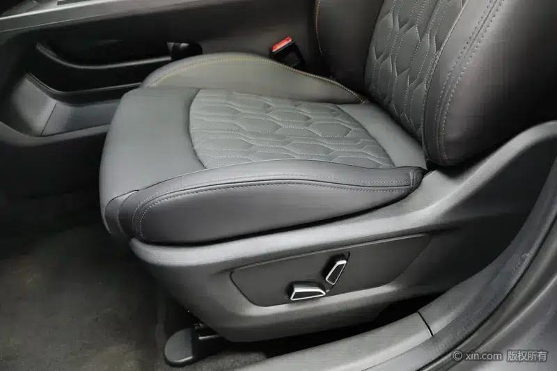 Changan UNI-T 2022 1.5T Premium Edition — миниатюра 18