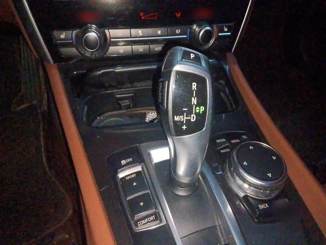 BMW 5 Series GT 2015 528i Leading Model — миниатюра 13