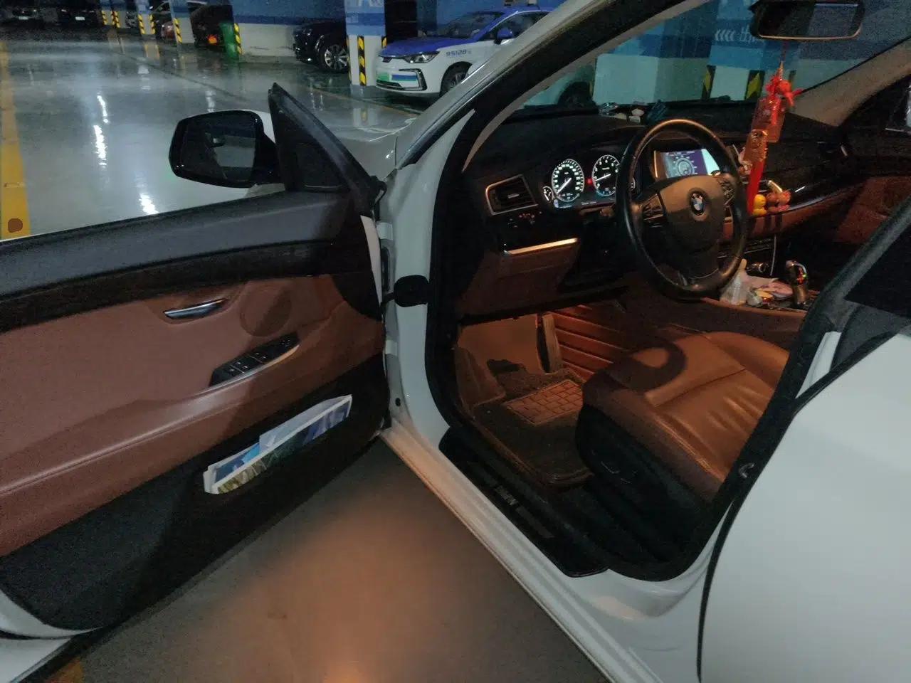 BMW 5 Series GT 2014 528i Leading Model — миниатюра 16