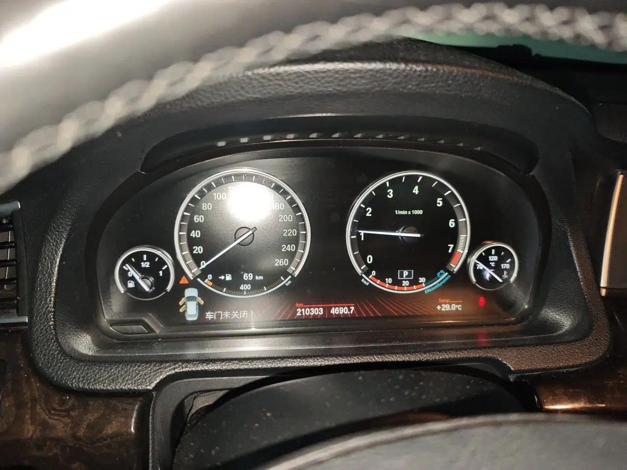 BMW 5 Series GT 2010 535i Leading Model — миниатюра 11