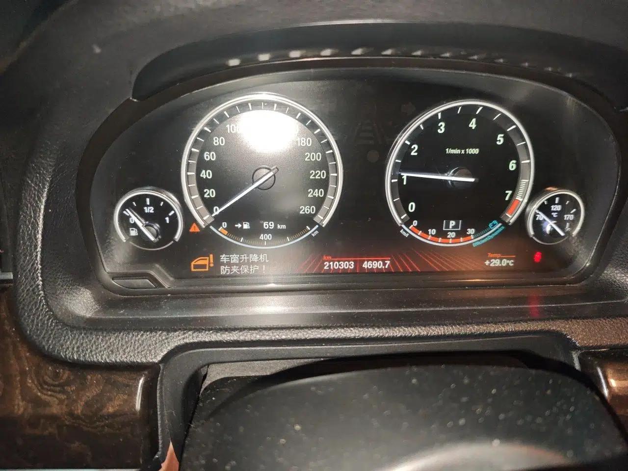 BMW 5 Series GT 2010 535i Leading Model — миниатюра 12