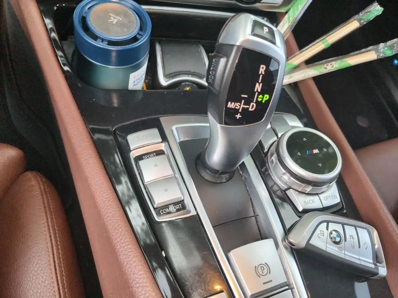 BMW 5 Series GT 2010 535i Leading Model — миниатюра 14