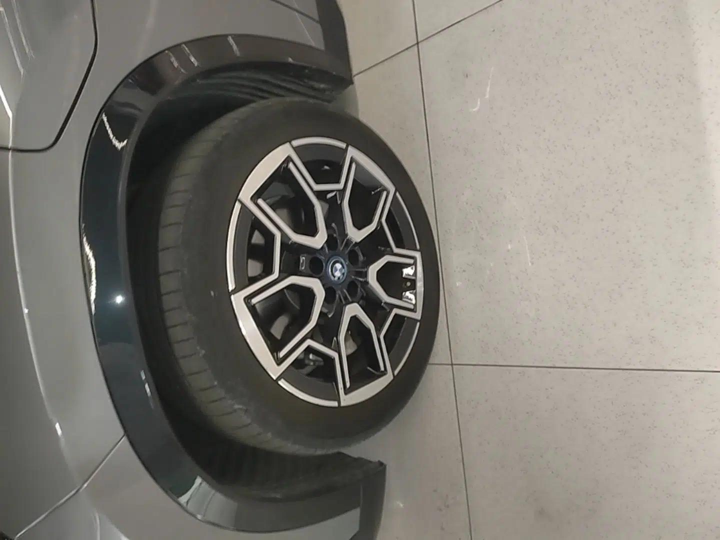 BMW iX1 2023 xDrive30L X Design Package — миниатюра 15