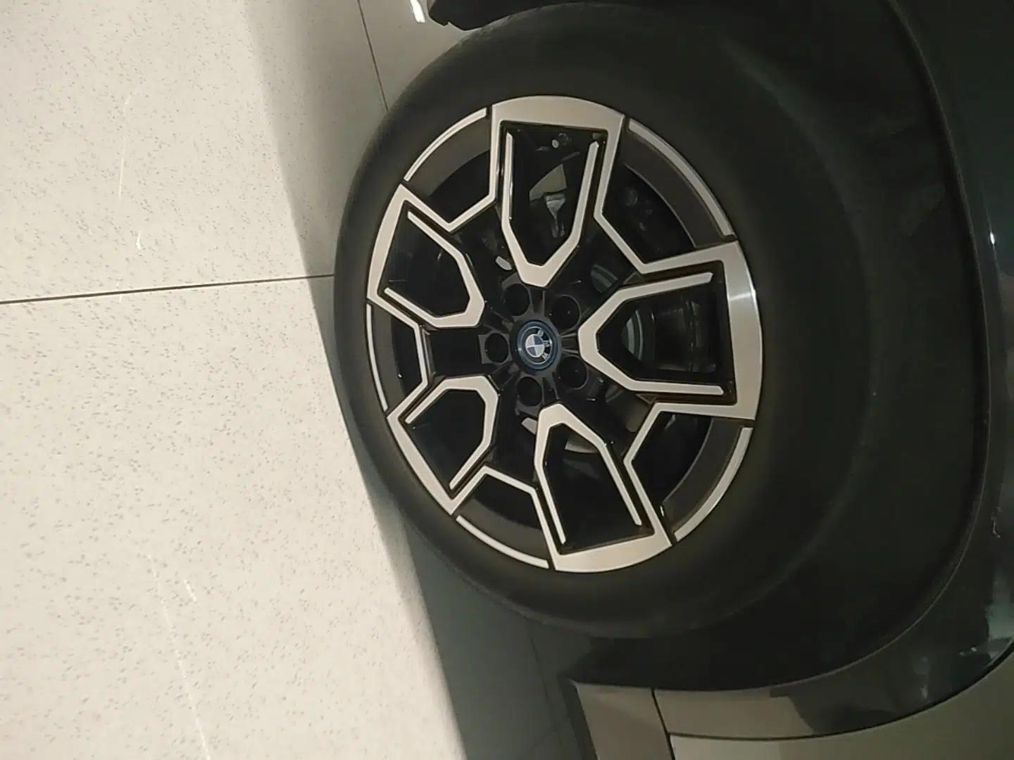 BMW iX1 2023 xDrive30L X Design Package — миниатюра 16