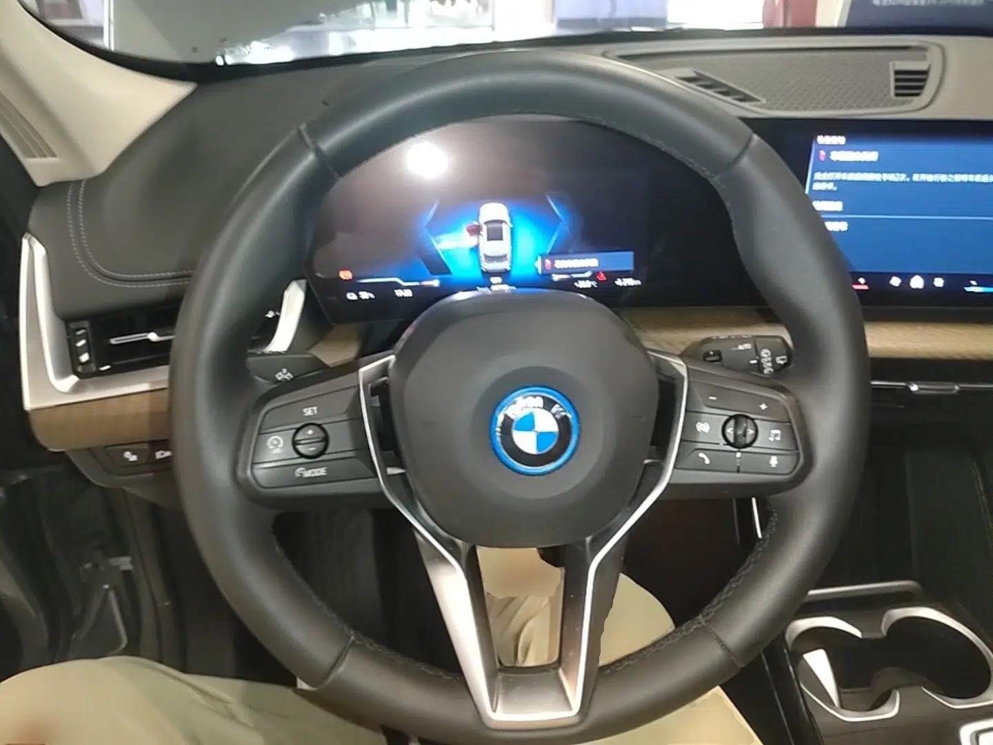 BMW iX1 2023 xDrive30L X Design Package — миниатюра 18