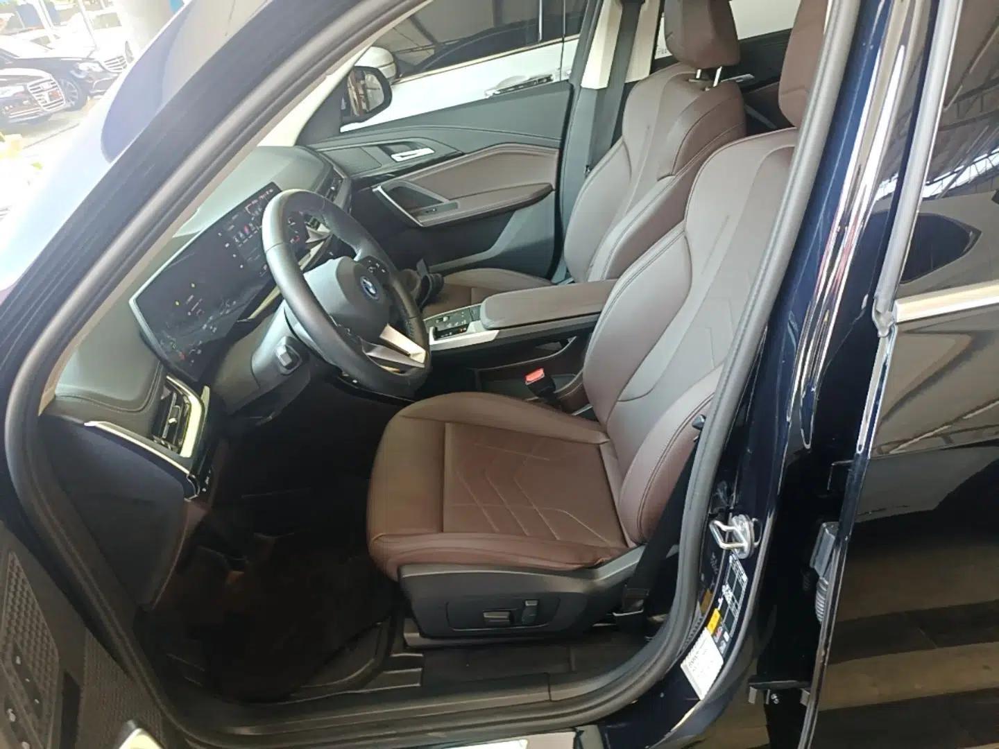 BMW iX1 2023 eDrive25L X Design Package — миниатюра 17