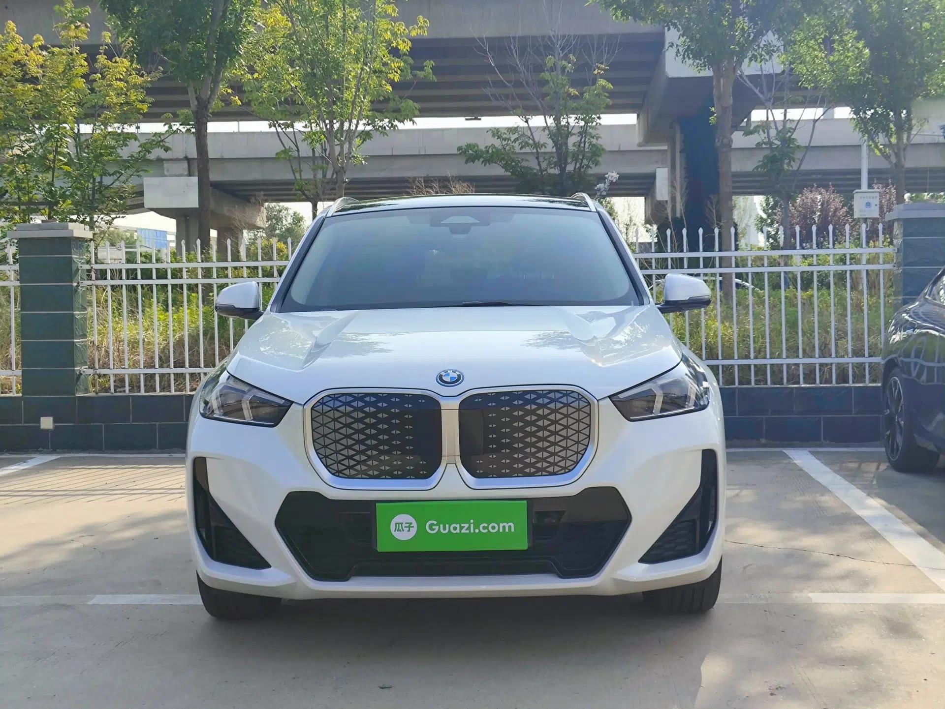 BMW iX1 2023 eDrive25L M Sport Package — миниатюра 2