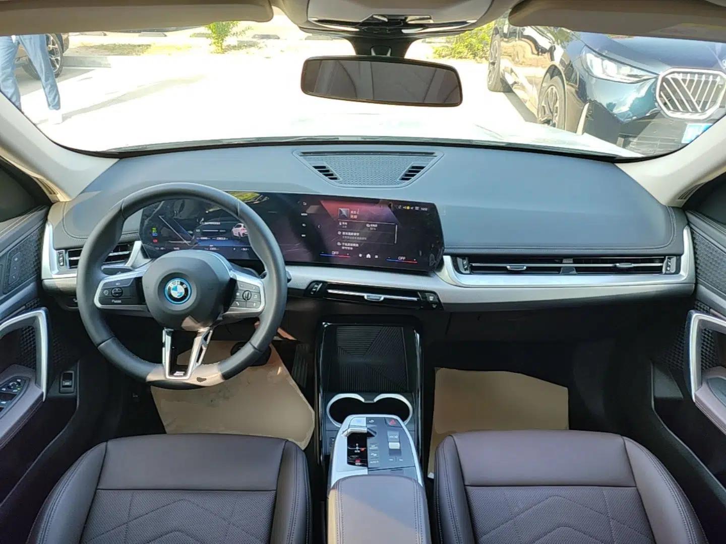 BMW iX1 2023 eDrive25L M Sport Package — миниатюра 12