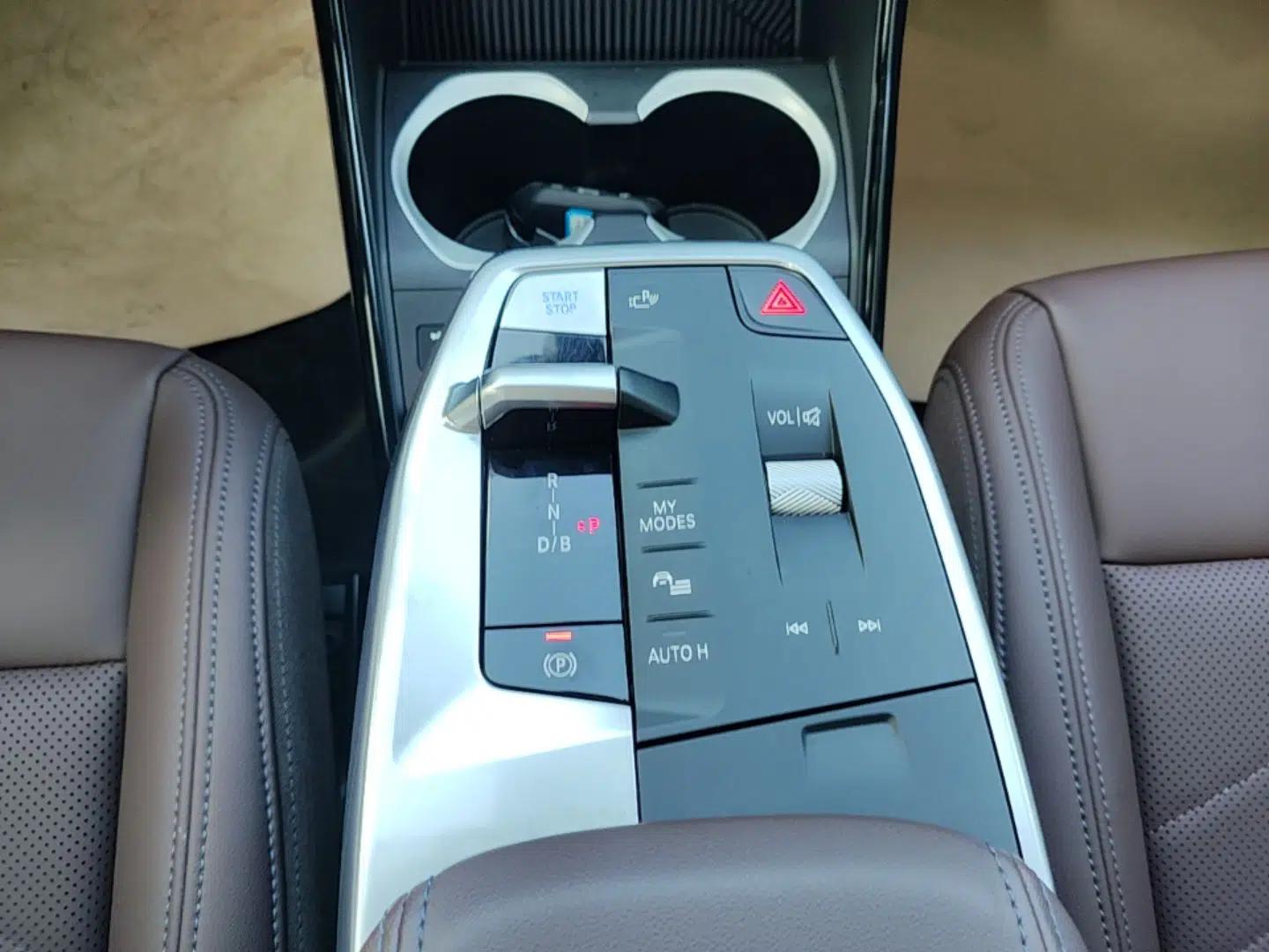 BMW iX1 2023 eDrive25L M Sport Package — миниатюра 16