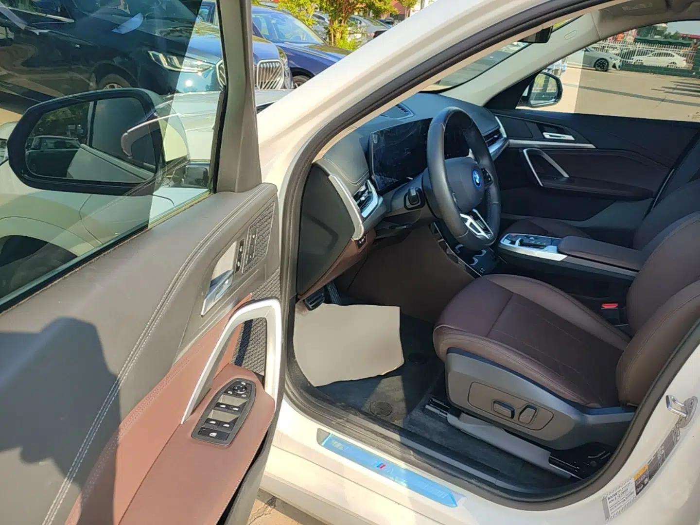BMW iX1 2023 eDrive25L M Sport Package — миниатюра 18