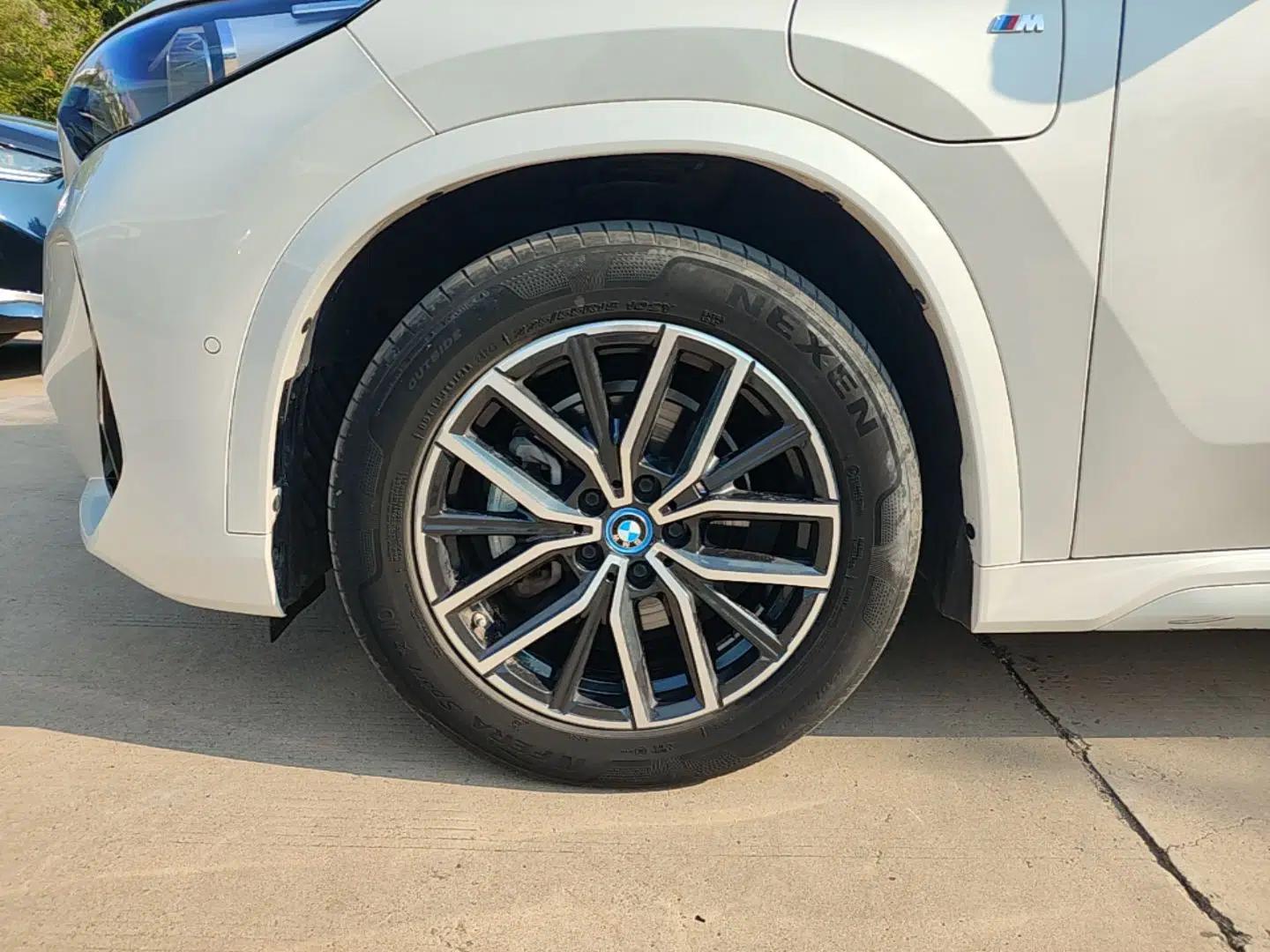 BMW iX1 2023 eDrive25L M Sport Package — миниатюра 10