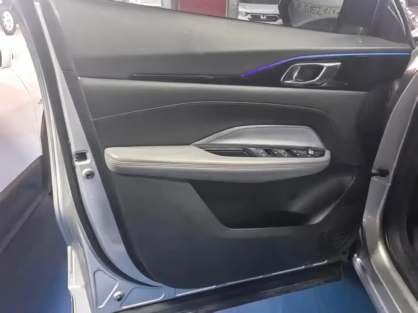 Changan Oushang Z6 2023 Blue Whale 1.5T DCT Smart Supreme Edition — миниатюра 9