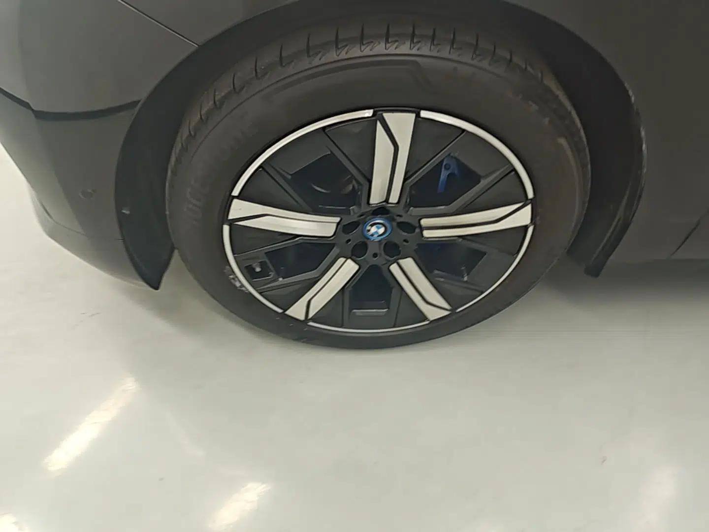BMW iX 2022 xDrive40 — миниатюра 10
