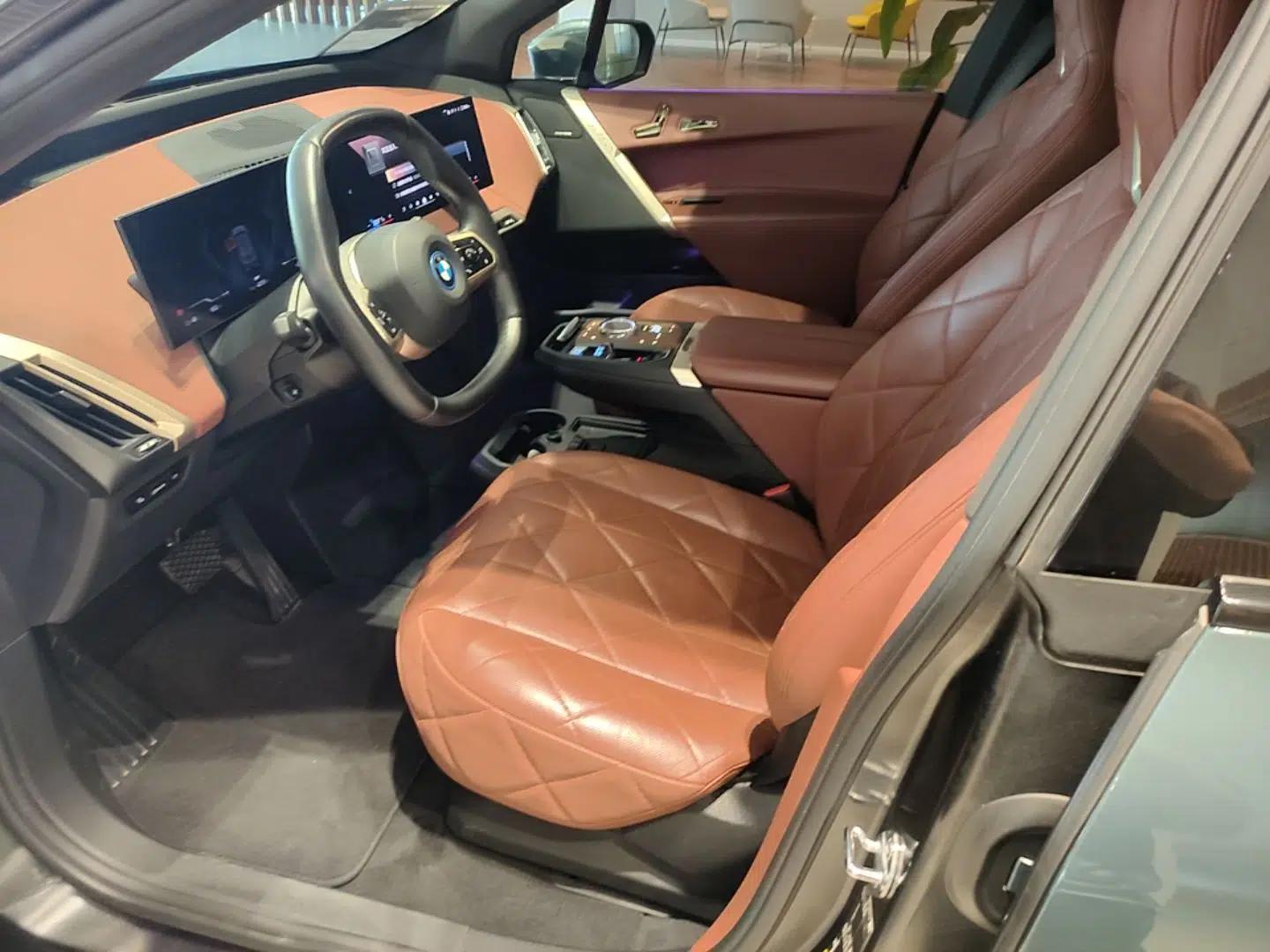 BMW iX 2023 Updated xDrive50 — миниатюра 17