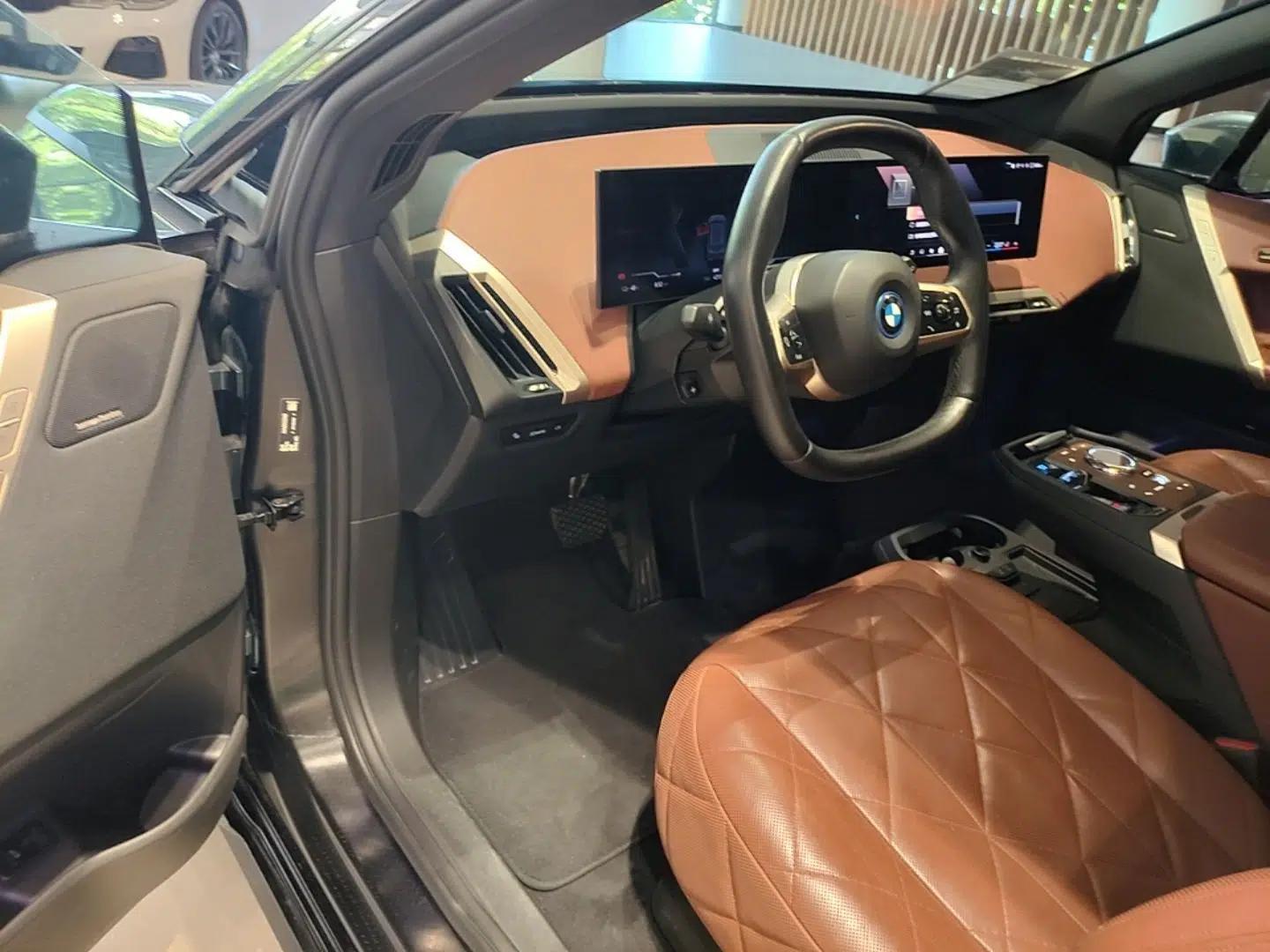 BMW iX 2023 Updated xDrive50 — миниатюра 18