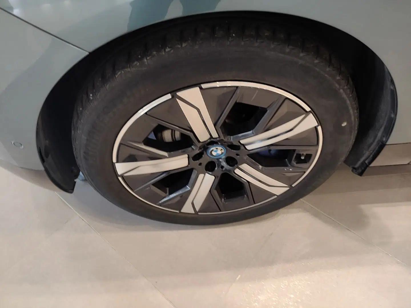 BMW iX 2023 Updated xDrive50 — миниатюра 10