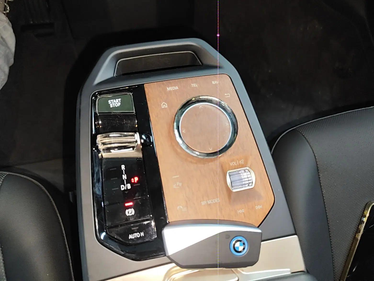 BMW iX 2022 xDrive40 — миниатюра 21