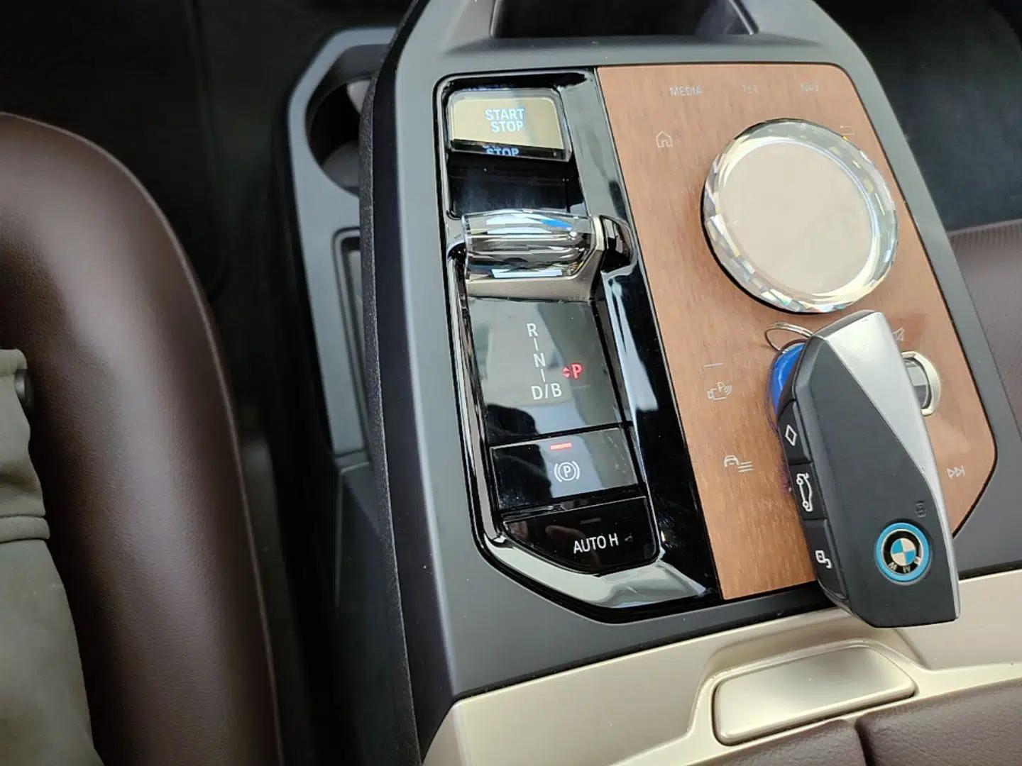 BMW iX 2022 xDrive40 — миниатюра 16