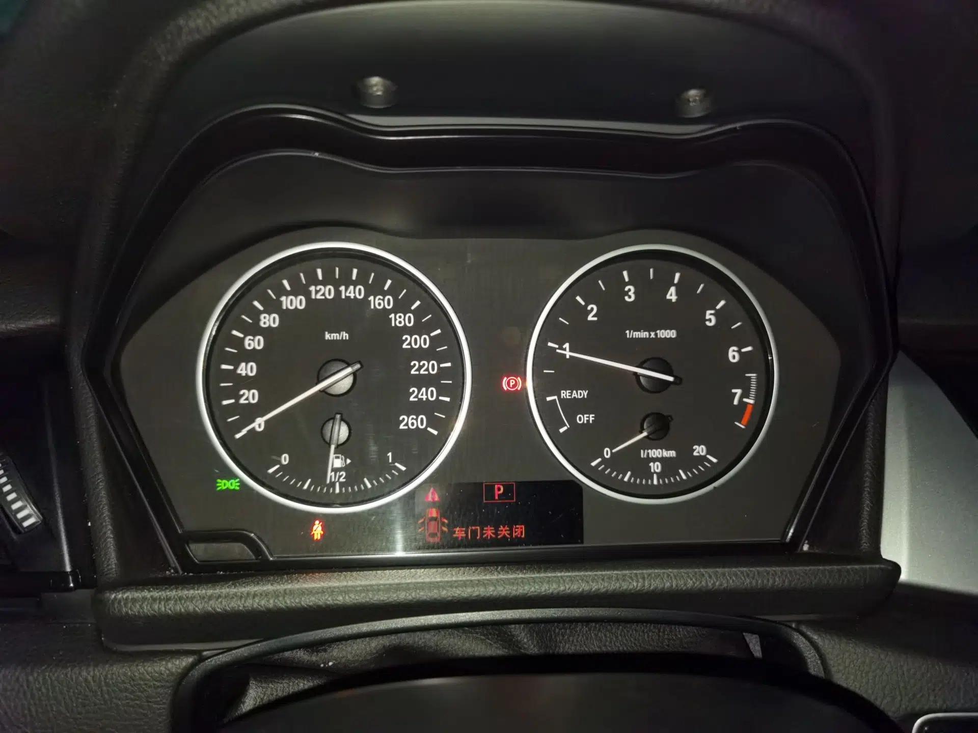 BMW 2 Series Active Tourer 2016 218i Fashion Model — миниатюра 11