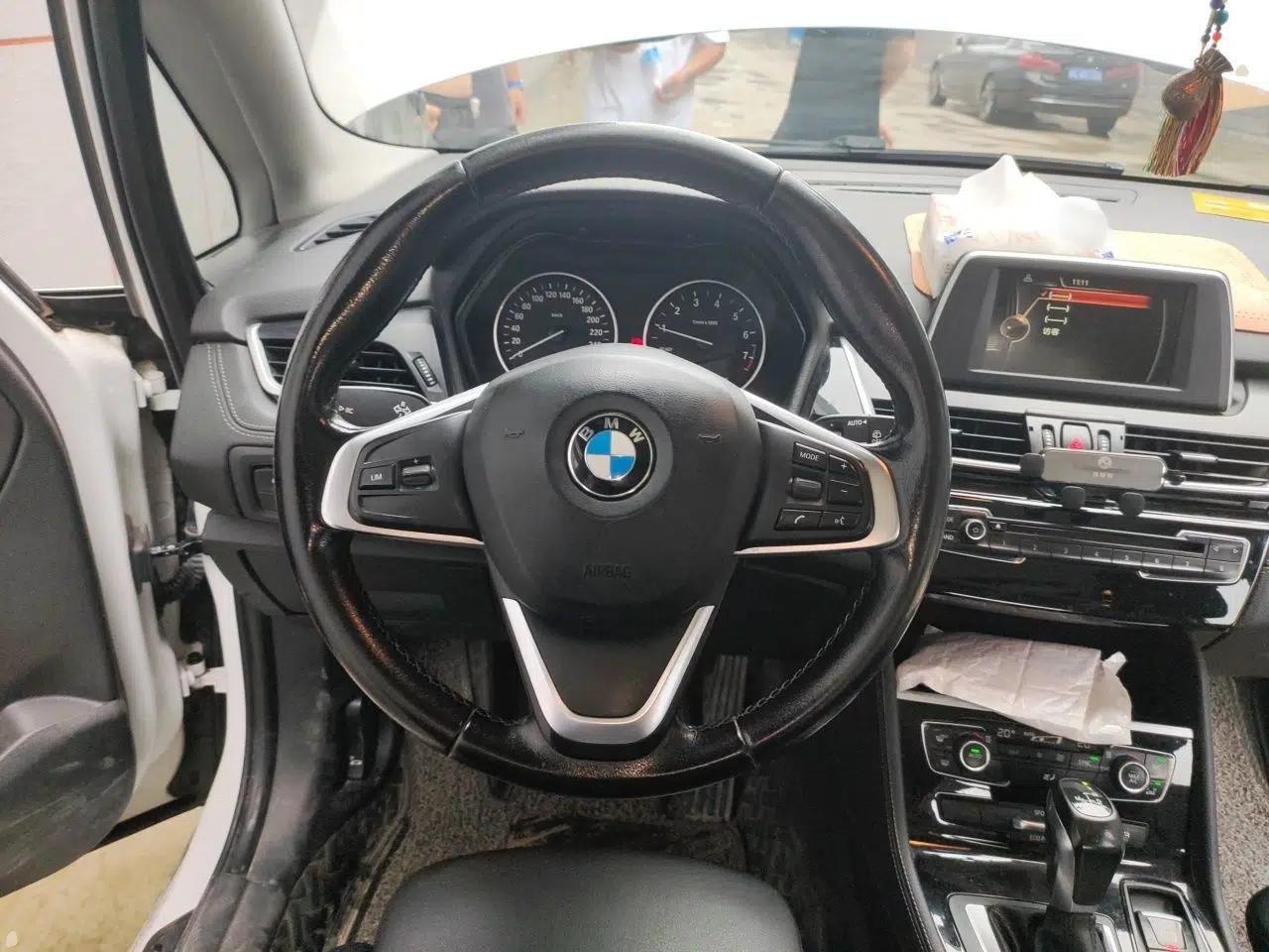 BMW 2 Series Active Tourer 2016 218i Sports Design Package — миниатюра 10