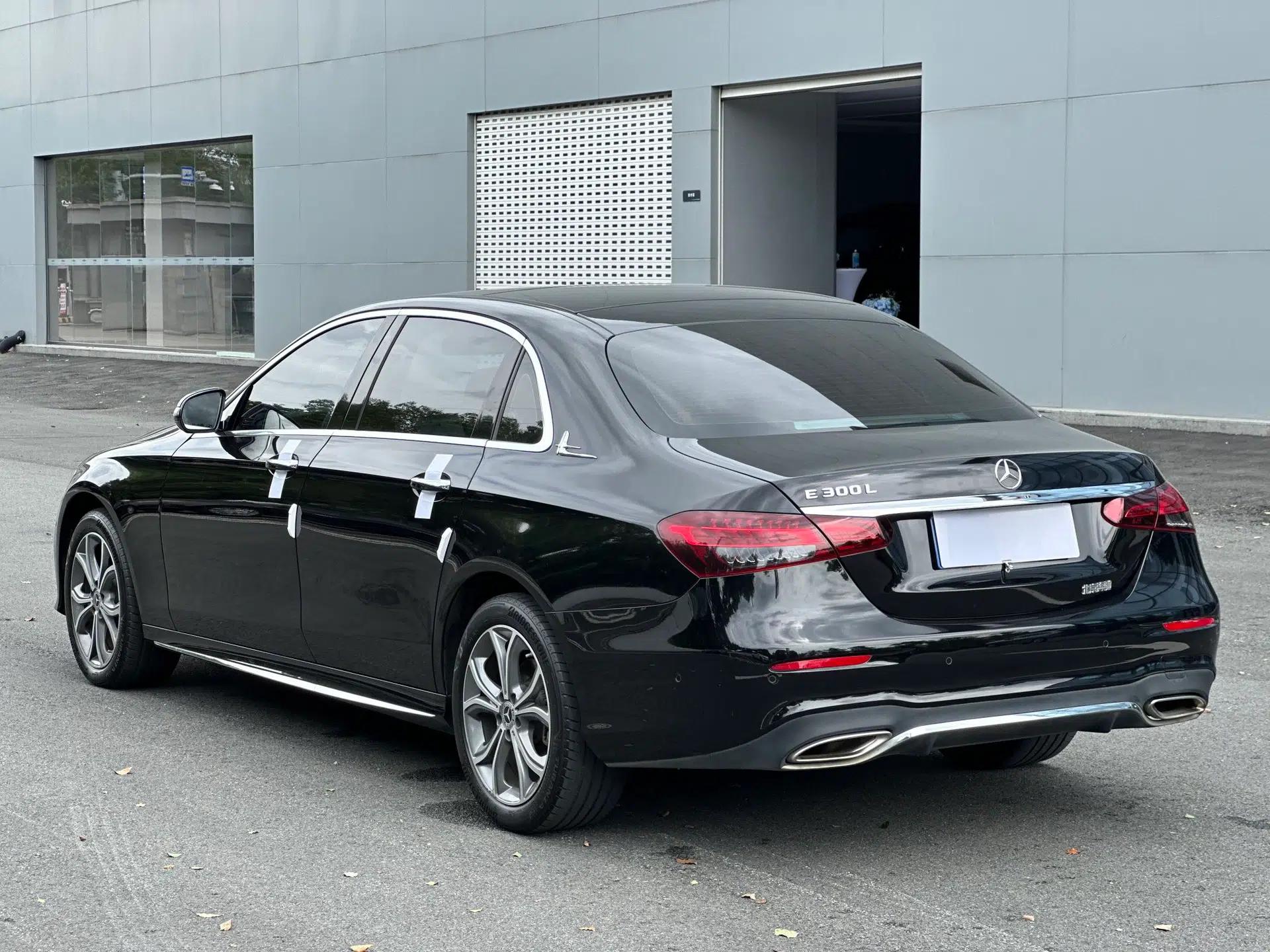 Mercedes-Benz E-Class 2023 E 300 L Sporty and Stylish Model — миниатюра 4