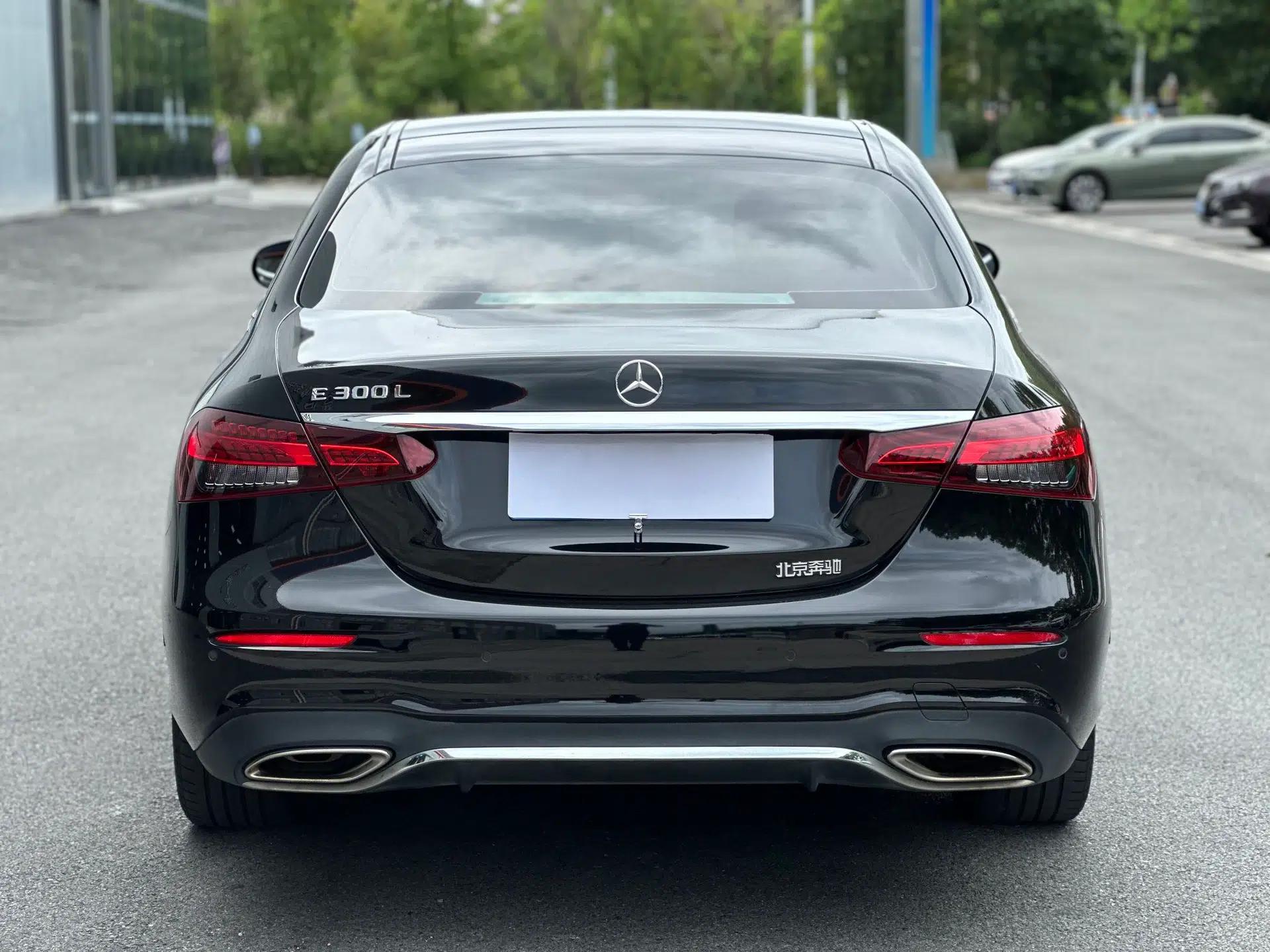 Mercedes-Benz E-Class 2023 E 300 L Sporty and Stylish Model — миниатюра 5