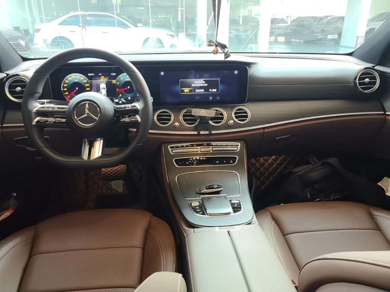 Mercedes-Benz E-Class 2022 Revised Version E 300 L Sporty and Stylish Edition — миниатюра 17