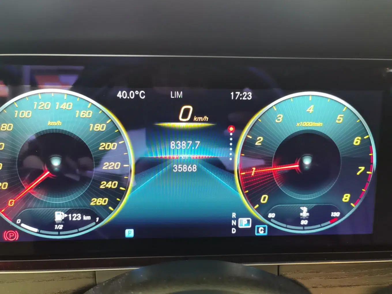 Mercedes-Benz E-Class 2022 Revised Version E 300 L Sporty and Stylish Edition — миниатюра 19