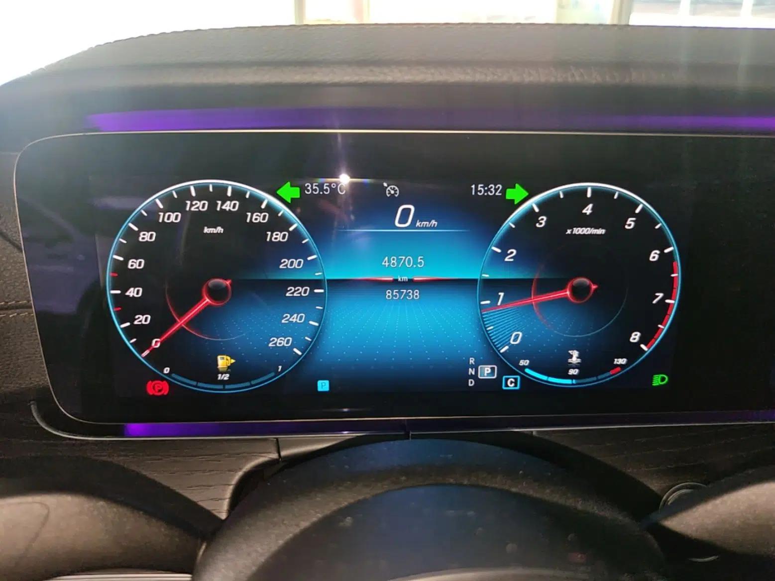 Mercedes-Benz E-Class 2021 E 300 L Sporty and Stylish Model — миниатюра 14