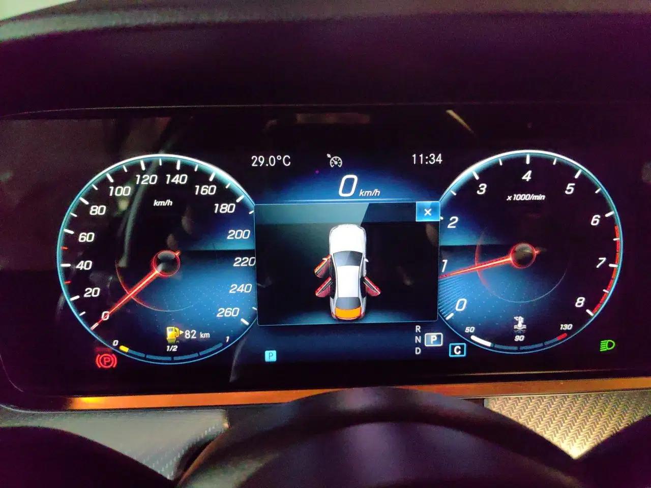 Mercedes-Benz E-Class 2022 Second Facelift E 300 L Sporty and Stylish Edition — миниатюра 11