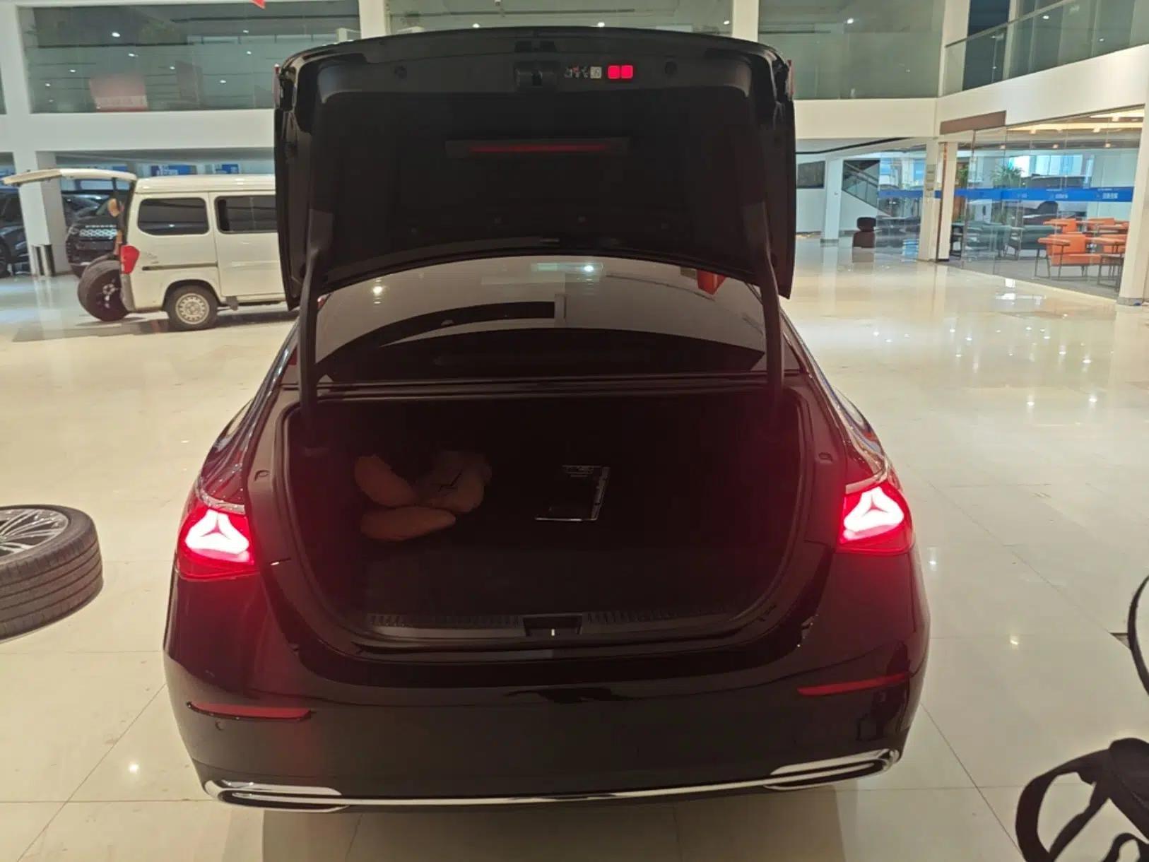 Mercedes-Benz E-Class New Energy 2024 E 350 e L Plug-in Hybrid Sedan — миниатюра 22