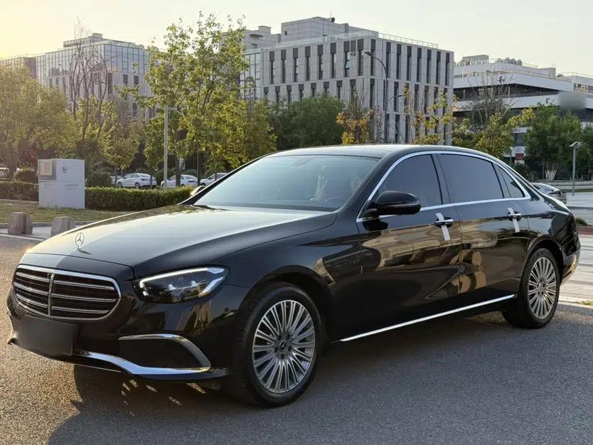 Mercedes-Benz E-Class 2022 Second Facelift E 300 L Fashion Edition — миниатюра 1