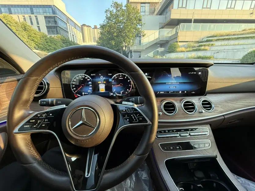 Mercedes-Benz E-Class 2022 Second Facelift E 300 L Fashion Edition — миниатюра 17