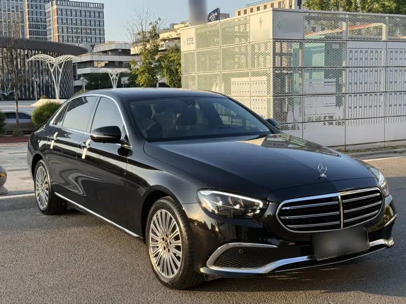 Mercedes-Benz E-Class 2022 Second Facelift E 300 L Fashion Edition — миниатюра 3