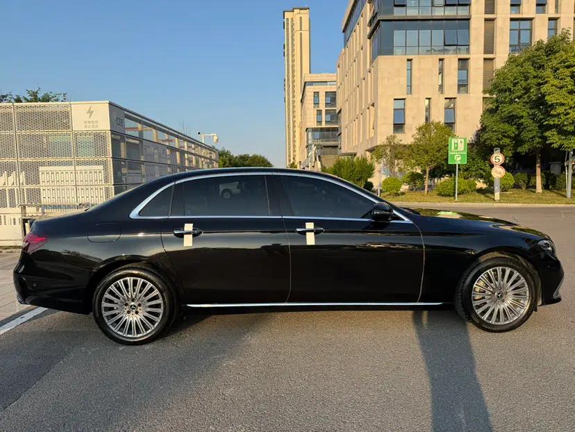 Mercedes-Benz E-Class 2022 Second Facelift E 300 L Fashion Edition — миниатюра 4