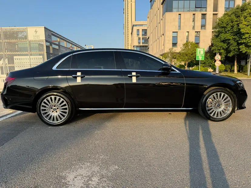Mercedes-Benz E-Class 2022 Second Facelift E 300 L Fashion Edition — миниатюра 5
