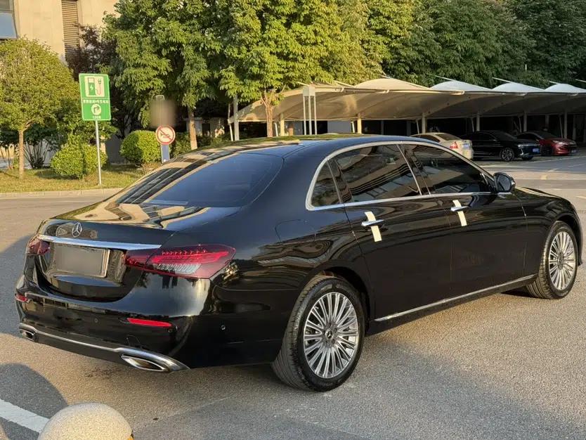 Mercedes-Benz E-Class 2022 Second Facelift E 300 L Fashion Edition — миниатюра 8