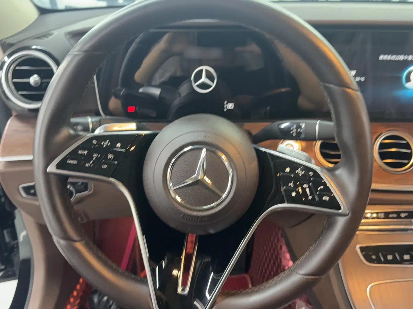 Mercedes-Benz E-Class 2022 Second Facelift E 300 L Fashion Edition — миниатюра 9
