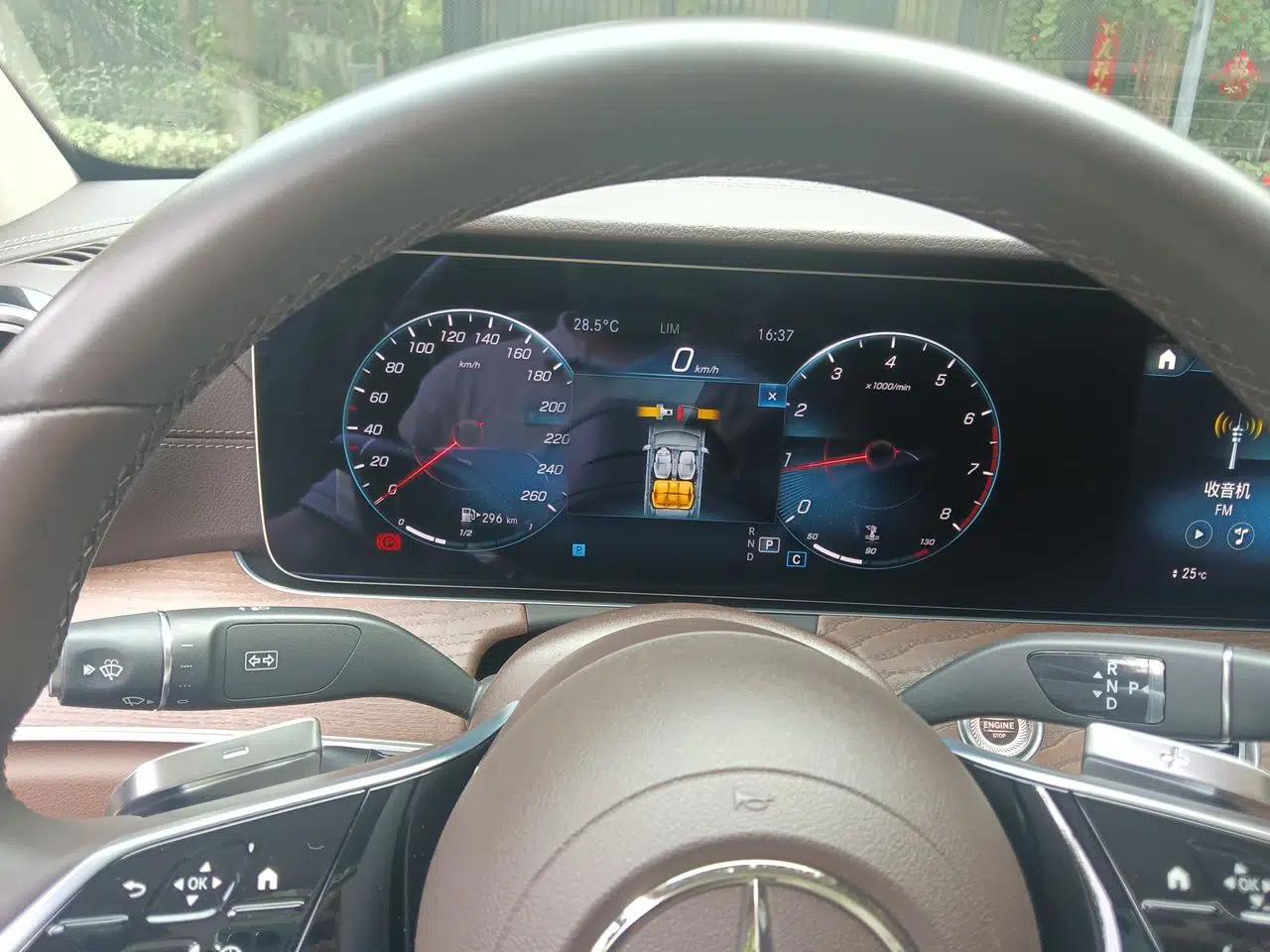 Mercedes-Benz E-Class 2022 E 300 L Luxury Model — миниатюра 11