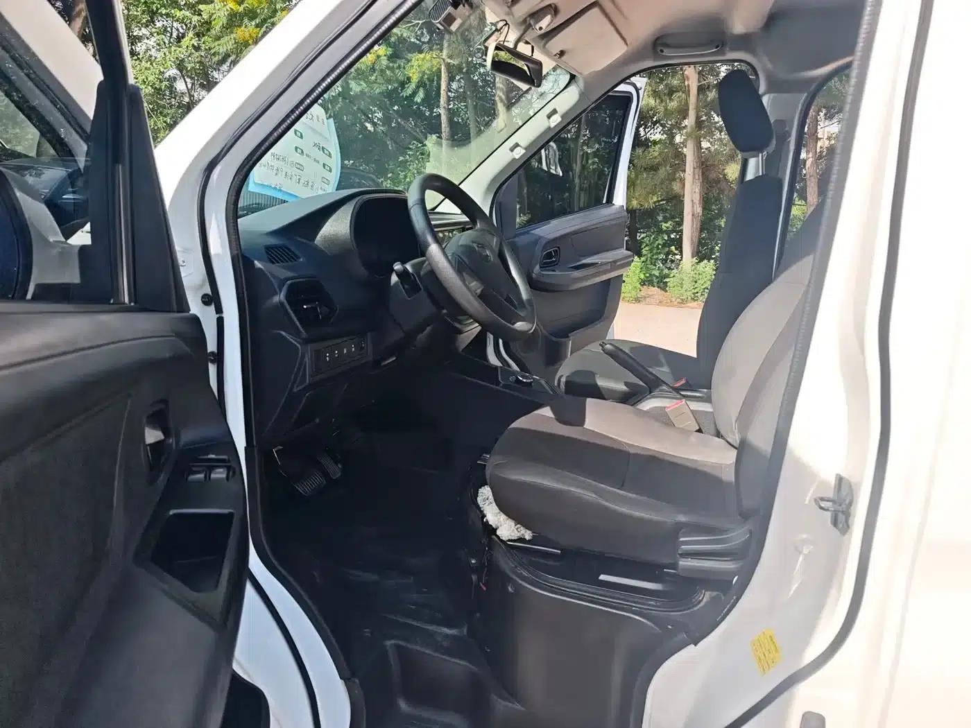 Changan Ruixing EM60 2025 Passenger Edition Comfort Model 6 Seats 300km Range Double Door — миниатюра 7