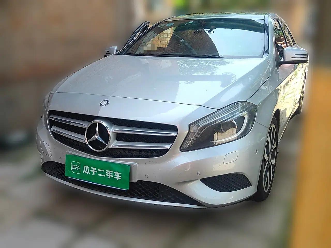 Mercedes-Benz A-Class 2015 A 200 Fashion Model — миниатюра 1