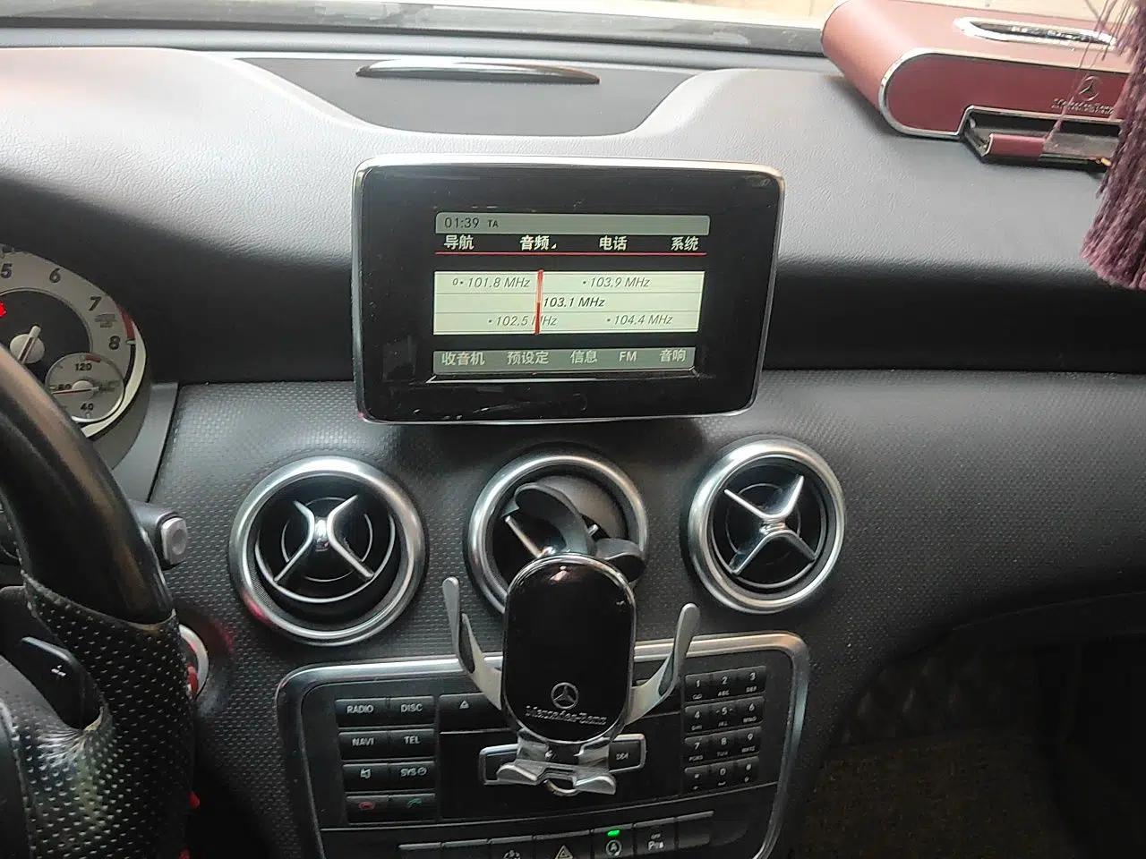Mercedes-Benz A-Class 2015 A 200 Fashion Model — миниатюра 13