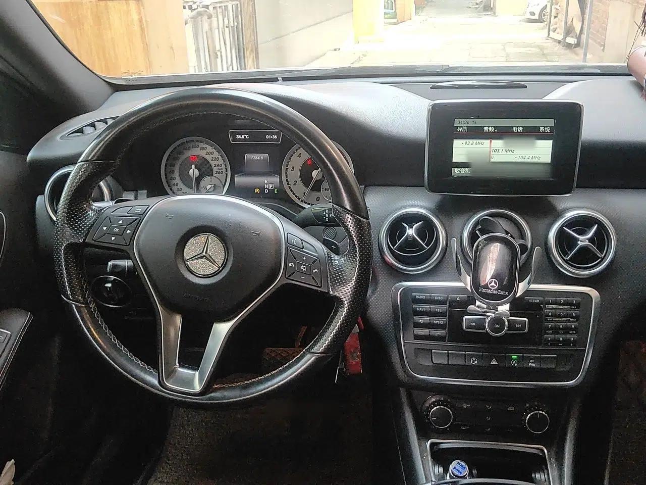 Mercedes-Benz A-Class 2015 A 200 Fashion Model — миниатюра 10