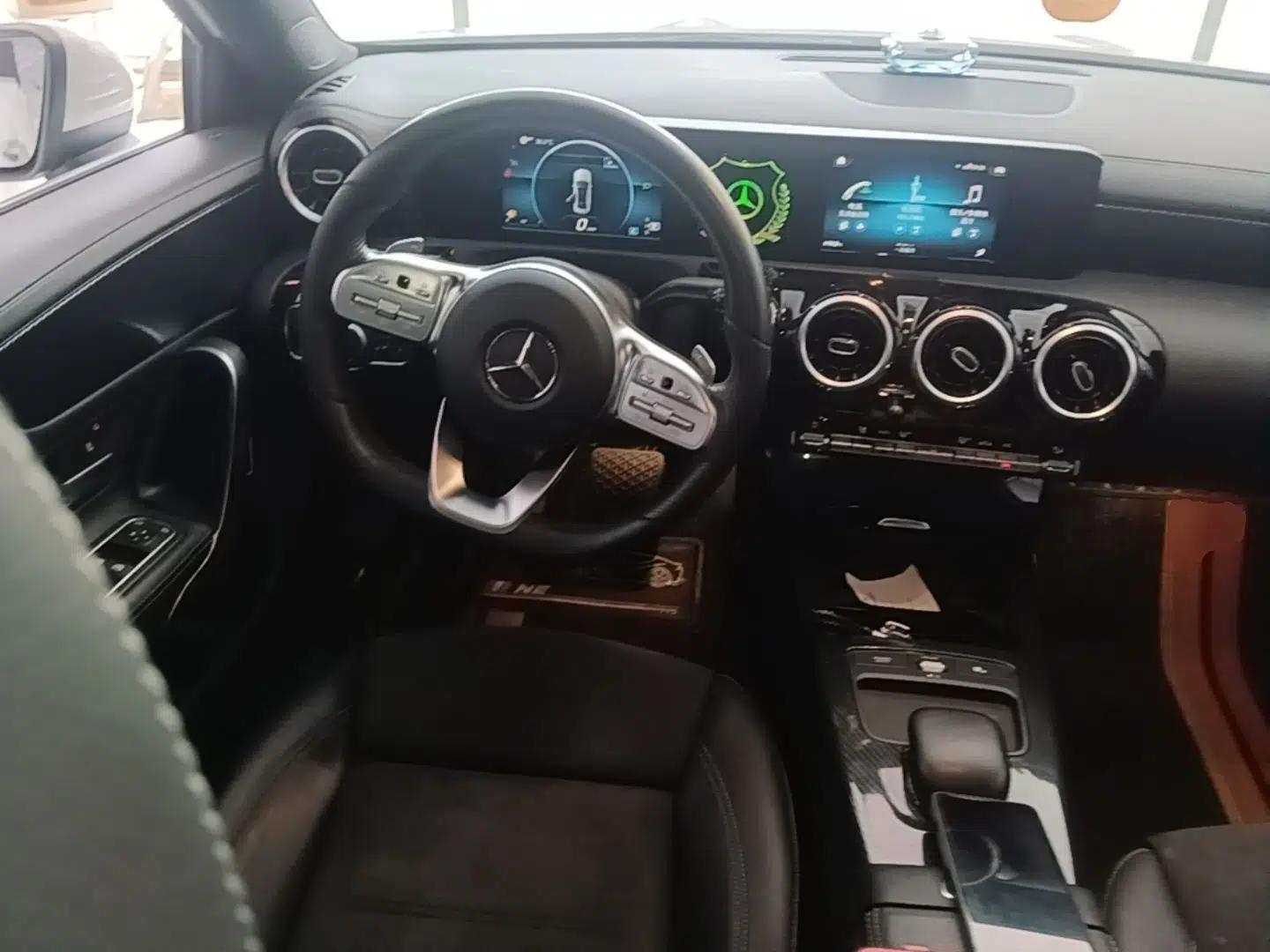 Mercedes-Benz A-Class 2019 A 180 L Sport Sedan — миниатюра 17