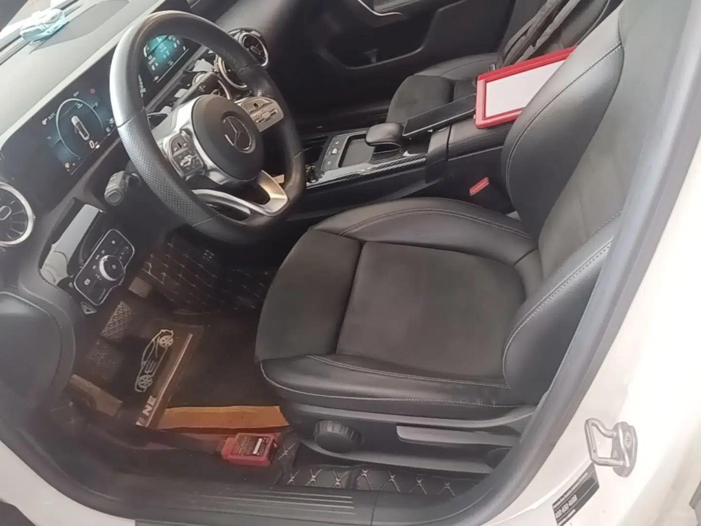 Mercedes-Benz A-Class 2019 A 180 L Sport Sedan — миниатюра 22