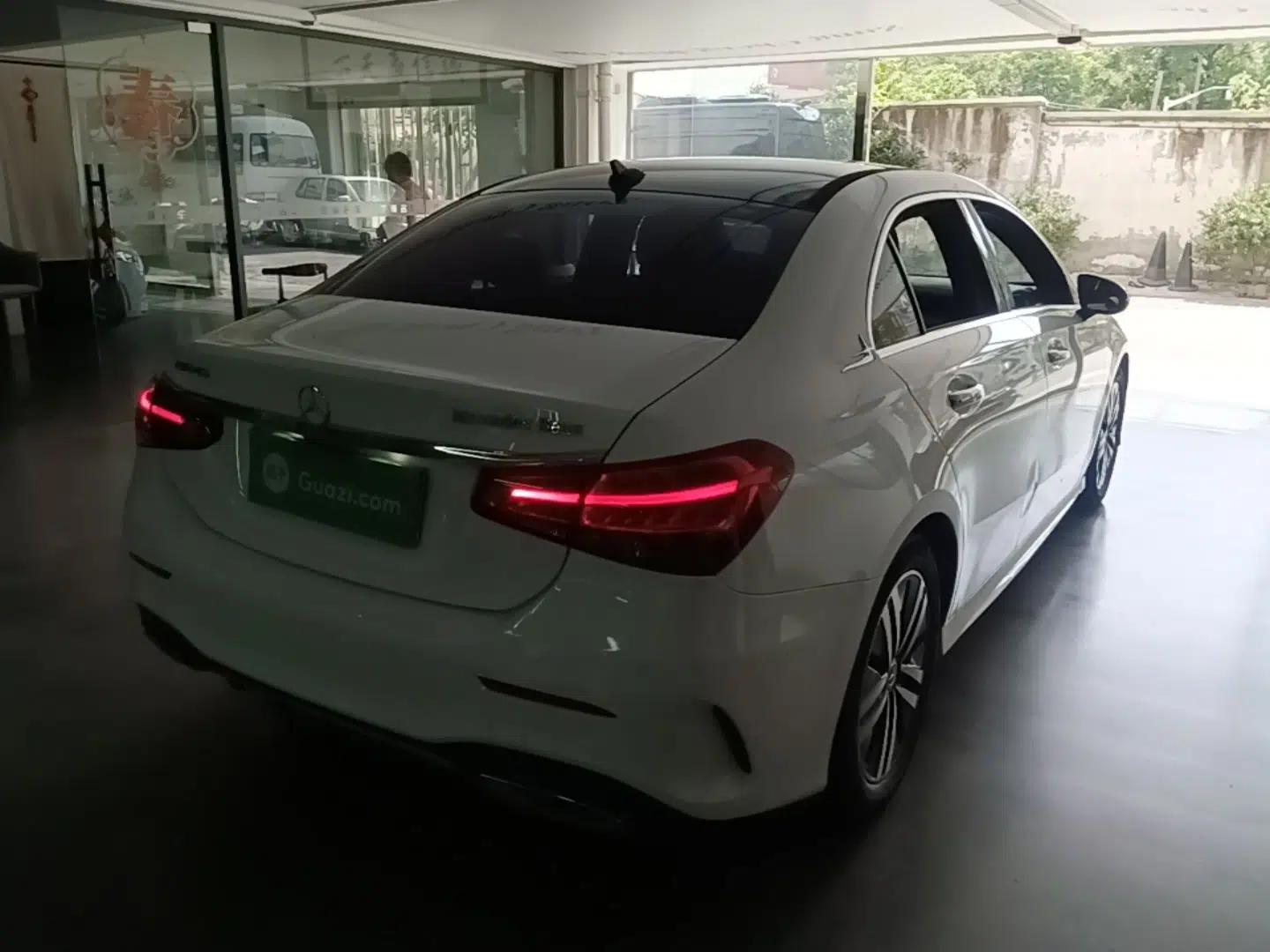 Mercedes-Benz A-Class 2019 A 180 L Sport Sedan — миниатюра 6