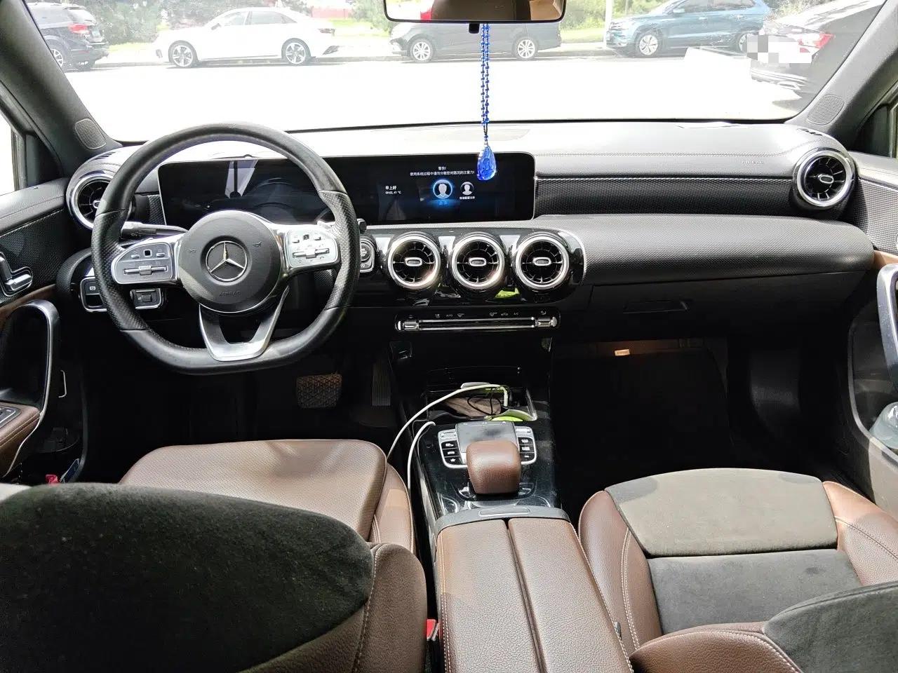 Mercedes-Benz A-Class 2019 A 200 L Sport Sedan — миниатюра 9