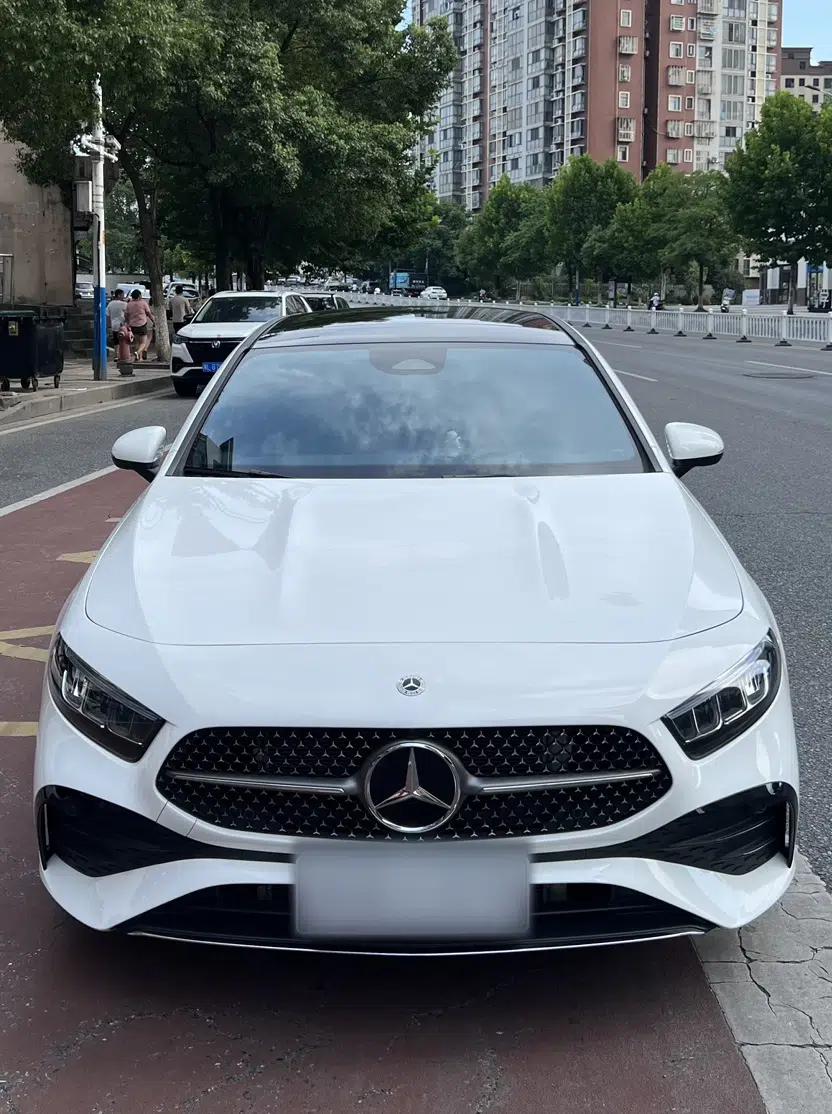 Mercedes-Benz A-Class 2023 A 200 L Fashion Model — миниатюра 2