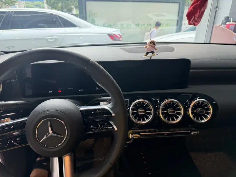 Mercedes-Benz A-Class 2023 A 200 L Fashion Model — миниатюра 8